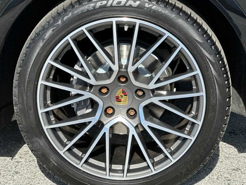Used 2021 Porsche Cayenne image 28