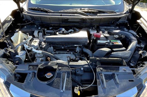 Used 2018 Nissan Rogue SV image 10