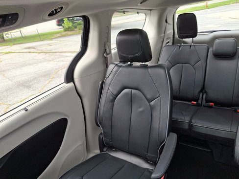 Used 2020 Chrysler Pacifica Limited image 18
