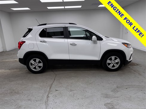 Used 2020 Chevrolet Trax LT w/ LT Convenience Package image 4