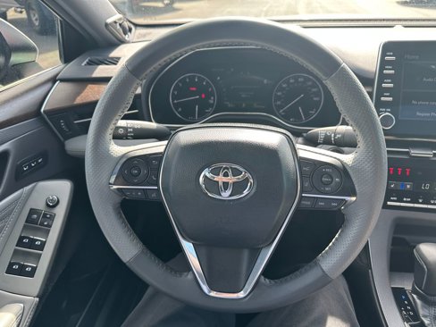 Used 2019 Toyota Avalon Limited image 19