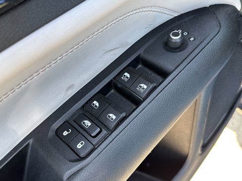 Used 2023 Jeep Compass Limited image 11