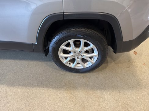 Used 2015 Jeep Cherokee Latitude image 10