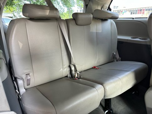 Used 2013 Toyota Sienna XLE image 14