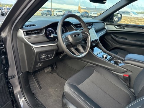 New 2025 Jeep Grand Cherokee Laredo w/ Luxury Tech Group I image 21