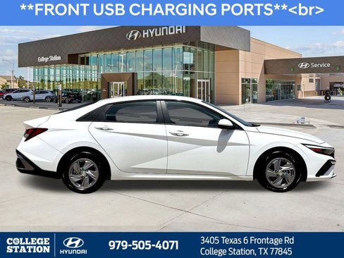 Used 2025 Hyundai Elantra SE w/ Cargo Package image 8