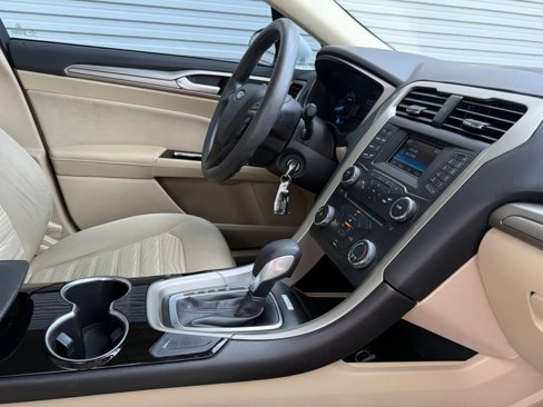 Used 2016 Ford Fusion SE image 32