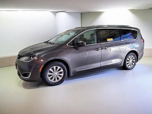 Used 2018 Chrysler Pacifica Touring-L w/ Premium Audio Group image 17