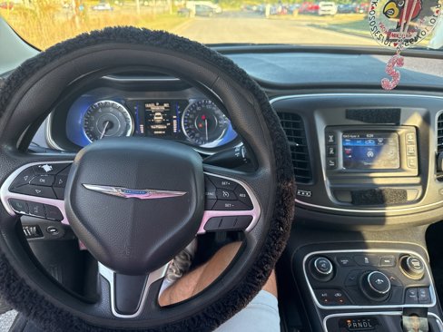Used 2015 Chrysler 200 Limited image 10