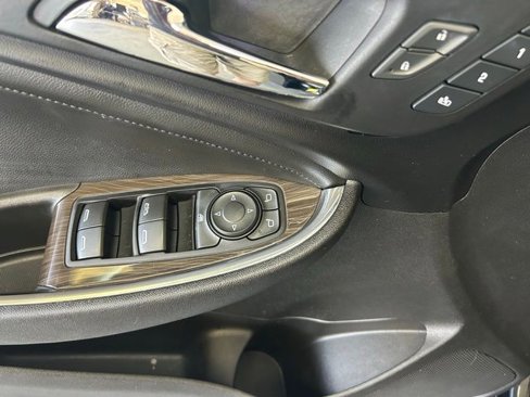 Used 2018 Chevrolet Malibu Premier w/ Driver Confidence Package image 16