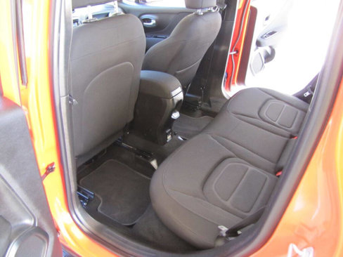 Used 2020 Jeep Renegade Latitude w/ Popular Equipment Group image 18