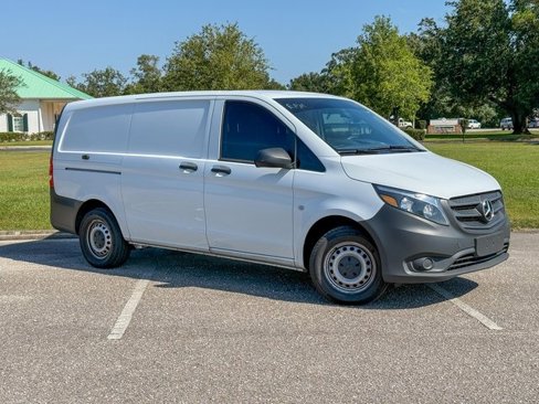 Used 2022 Mercedes-Benz Metris image 1