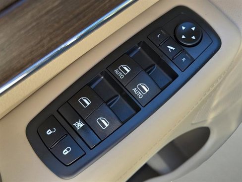 Used 2020 Jeep Grand Cherokee Overland image 24