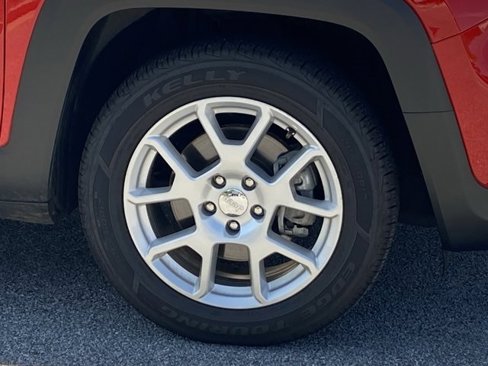 Used 2021 Jeep Renegade Latitude image 24