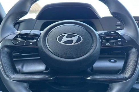 Used 2025 Hyundai Elantra Sport image 23