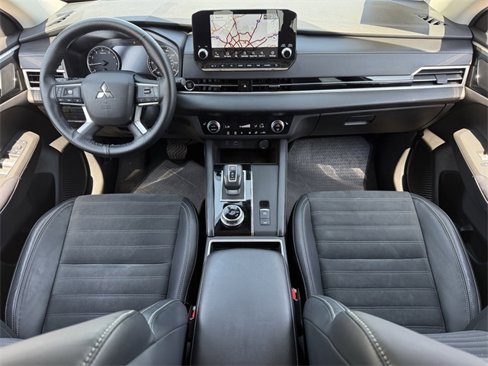 Used 2023 Mitsubishi Outlander SE image 11