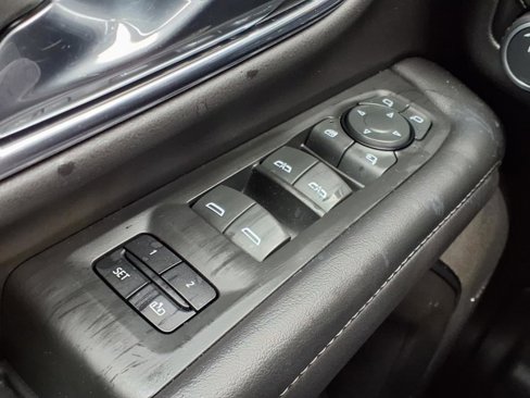 Used 2023 Chevrolet Suburban Z71 w/ Luxury Package image 11