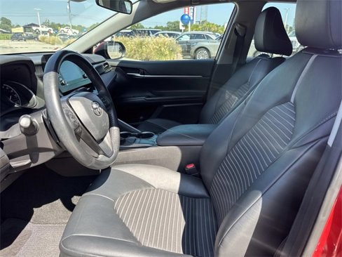 Used 2022 Toyota Camry SE image 11