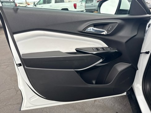 New 2025 Chevrolet Trax LT w/ LT Convenience Package image 8