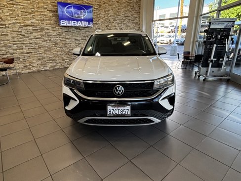 Used 2022 Volkswagen Taos SE image 2