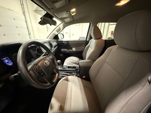 Used 2020 Toyota Tacoma SR image 14