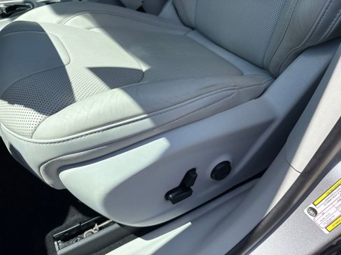 Used 2019 Jeep Cherokee Limited w/ Luxury Group image 14