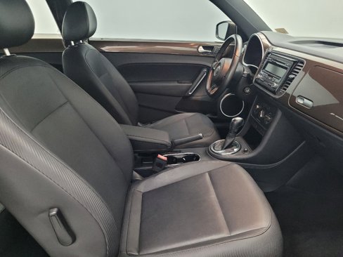 Used 2013 Volkswagen Beetle 2.5 image 21