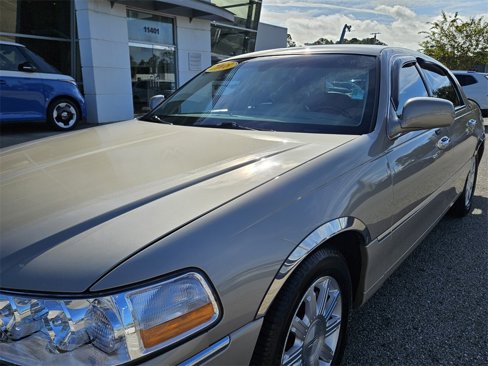 Used 2008 Lincoln Town Car Signature Limited image 22