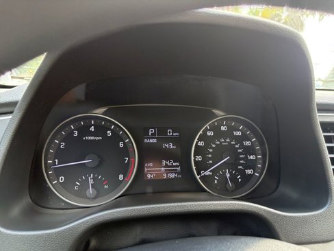 Used 2017 Hyundai Elantra SE image 13