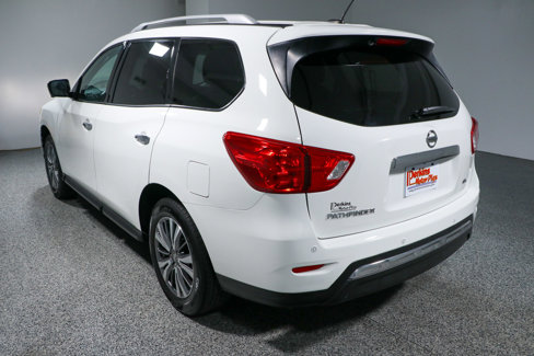 Used 2018 Nissan Pathfinder SL w/ Cargo Package image 9