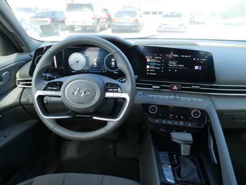 Certified 2023 Hyundai Elantra SEL w/ Convenience Package image 19