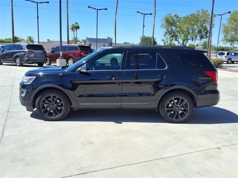 Used 2017 Ford Explorer XLT w/ Equipment Group 202A image 8