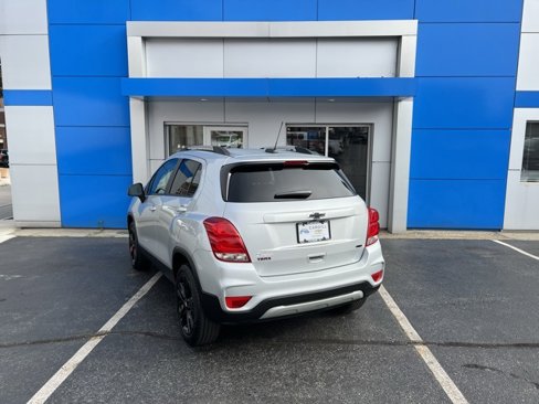 Used 2022 Chevrolet Trax LT w/ Redline Edition image 7