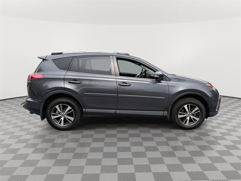 Used 2018 Toyota RAV4 XLE image 2
