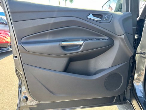 Used 2019 Ford Escape SE image 13