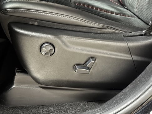 Used 2013 Dodge Durango R/T image 25