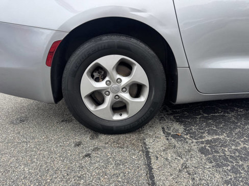 Used 2017 Chrysler Pacifica LX w/ Tire & Wheel Group image 10