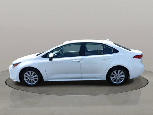 Used 2022 Toyota Corolla LE image 3