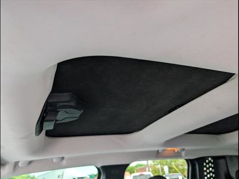 Used 2016 Jeep Renegade Latitude image 11