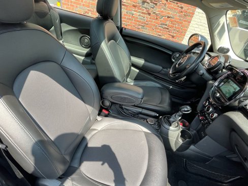 Used 2018 MINI Cooper 2-Door Hardtop image 23