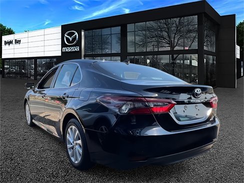 Used 2022 Toyota Camry LE image 3