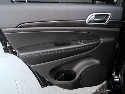 Used 2019 Jeep Grand Cherokee Laredo image 14
