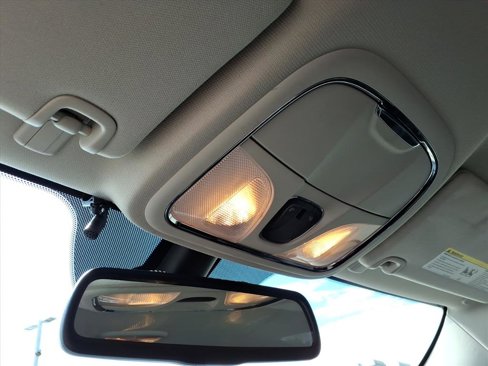 Used 2015 Jeep Cherokee Latitude image 16
