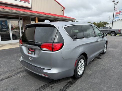 Used 2020 Chrysler Voyager LX image 4