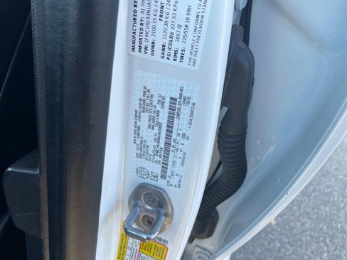 Used 2022 Ford Escape Titanium image 24