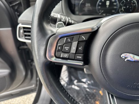 Used 2017 Jaguar F-PACE S image 21