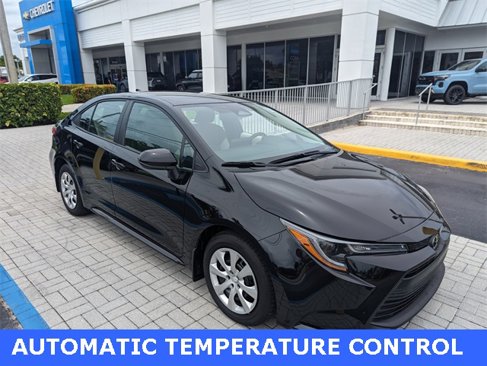 Used 2025 Toyota Corolla LE image 2