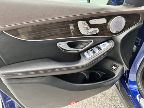 Used 2017 Mercedes-Benz GLC 300 4MATIC image 8