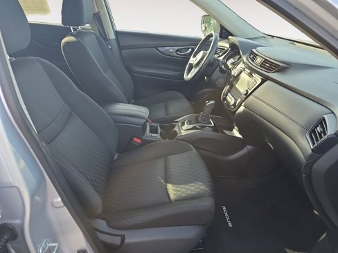 Used 2020 Nissan Rogue SV image 15