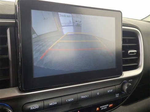 Used 2020 Hyundai Venue SE image 4